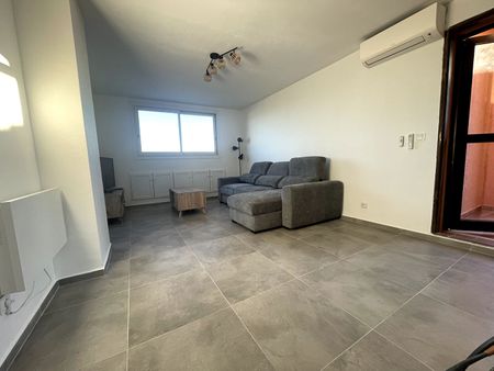 A LOUER -sur le port de Sausset les Pins Appartement meublé entièrement rénové, T3 pièces - 56.42 m2 belle vue mer, un garage, - Photo 4