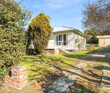 Homely Three-Bedroom Cottage with a Gated & Expansive Garden - Photo 1
