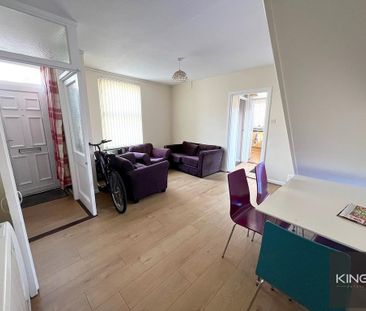 5 bedroom end of terrace house to rent - Photo 2