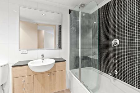 In The Heart of the City! - Photo 4