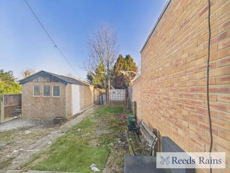 3 bedroom semi-detached house to rent - Photo 4