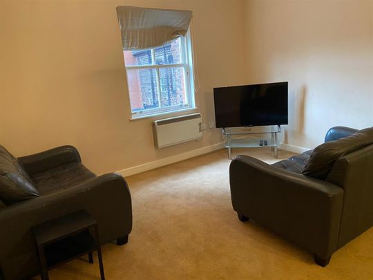 2 bedroom Flat To Let - Photo 1