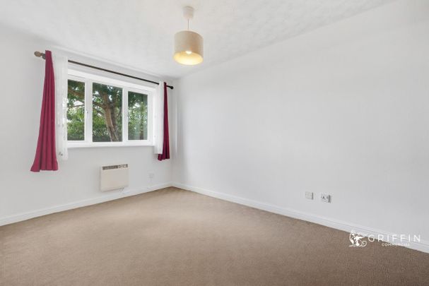 St. Leonards Close, Grays, RM17 - Photo 1