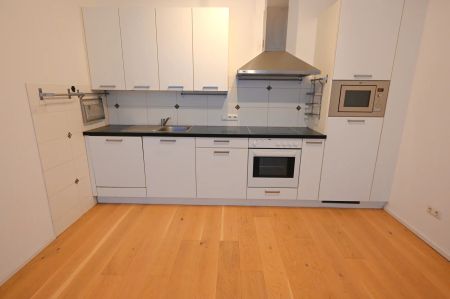 Direkt im Zentrum - 2 Zimmer Wohnung mit großem begehbaren Schrank für Singles oder Pärchen - Photo 5