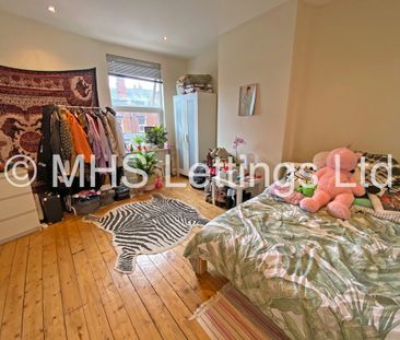 3 Bedroom Mid Terraced House for rent in Beechwood View - Photo 4