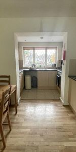 1 bedroom in a house share to rent - Photo 3