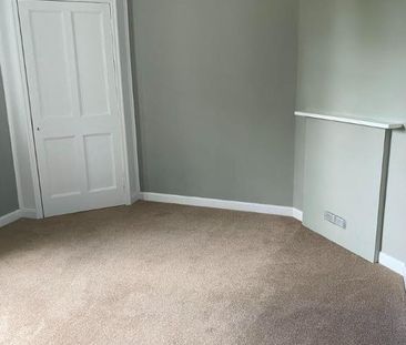 4 bedroom semi-detached house to rent - Photo 6