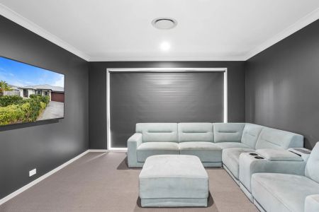 Spacious Family Home with Multiple Living Areas, Ducted Air & Garden Maintenance Included. Contact Julie Sykes 0438 050 110 - Photo 3