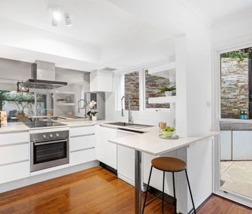 Private Three Bedroom Townhouse in the Heart of Cammeray - Photo 4