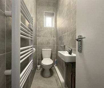 House share to rent - Photo 2