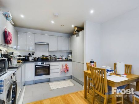 The Courtyard, High Street, Staines-Upon-Thames,TW18 - Photo 3