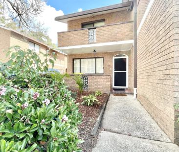 Three-bedroom townhouse in a prime Strathfield South location - Photo 5