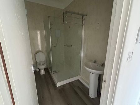 1 bedroom ground floor flat to rent - Photo 5