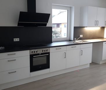 Moderne und großzügige Wohnung mit Einbauküche und Süd-Balkon - Photo 5