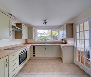 2 bedroom semi-detached bungalow to rent - Photo 3