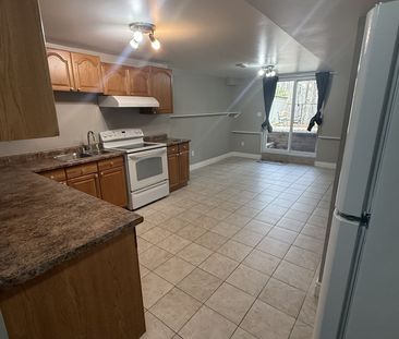 For Lease - 3784 Forest Bluff Crescent Unit# Bsmt, Mississauga, Ont... - Photo 2