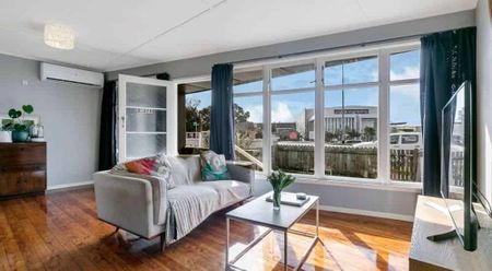 Sunny 2BR Avondale Living - Pets OK! - Photo 2