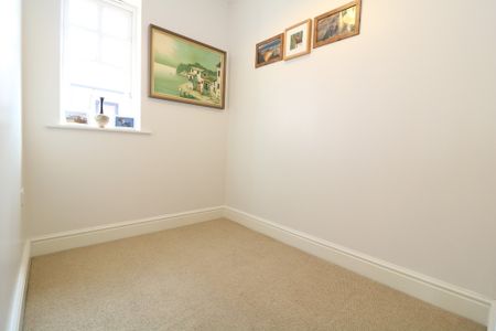 Lyons Court, Dorking - 2 bedrooms Property for lettings - Seymours - Photo 2