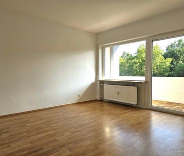 Helle 2 Zimmer Wohnung mit Balkon in zentraler Lage! - Photo 1