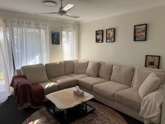 Springfield Lakes - Photo 1