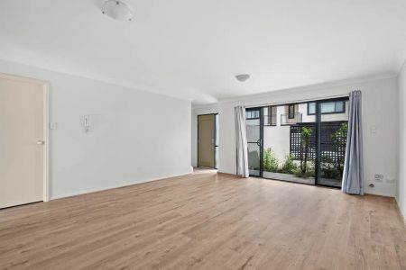 “Secure Complex – Close to CBD!” - Photo 5