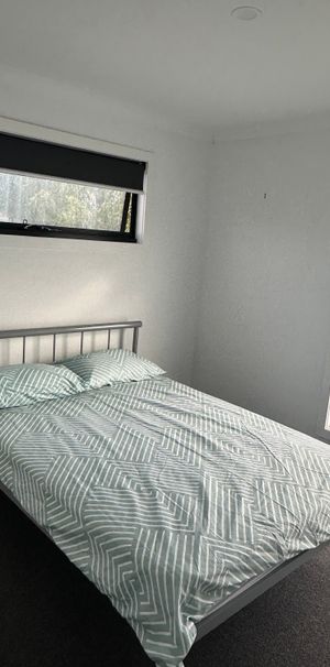 Cranbourne East - Photo 1