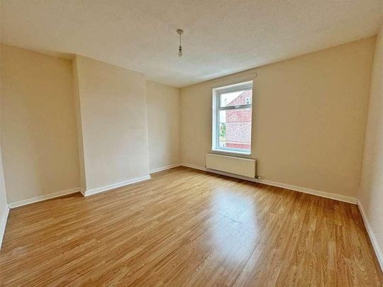 Walter Scott Street, Derker, OL1 - Photo 1