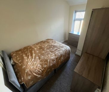 Room in a Shared House, Phillimore Road, B8 - Photo 4