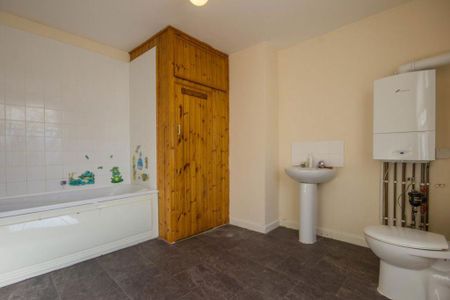 3 bedroom terraced house to rent - Photo 3