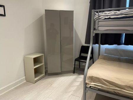 Compact Ensuite - Photo 3