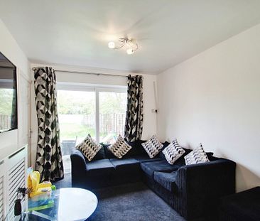 3 bed semi-detached house to rent in Pinewood Green, Iver Heath, SL0 - Photo 1