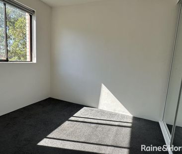 Freshly Painted With New Carpet Two Bedroom Apartment - Photo 3