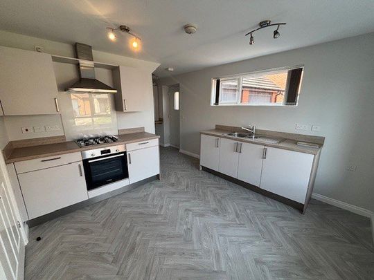 3 bedroom semi-detached house to rent - Photo 1
