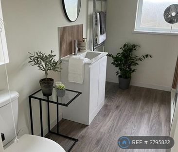 1 bedroom in a house share to rent - Photo 5