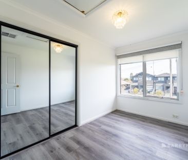 Spacious 7-Bedroom Family Home in Meadow Heights - Photo 4