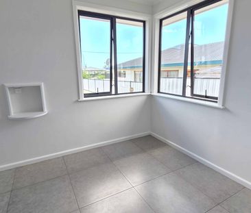 Tidy 3 Bedroom home in Whakatane CBD - Photo 2