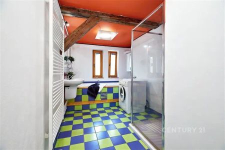 Pronájem podkrovního atypického bytu 3+kk s terasou, Praha Smíchov - Fotografie 5