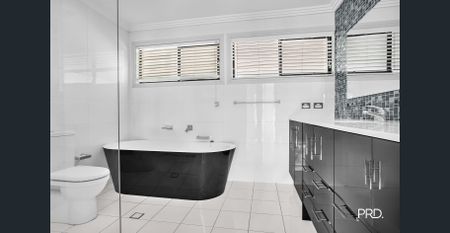 STUNNING FOUR BEDROOM FAMILY HOME - Photo 5