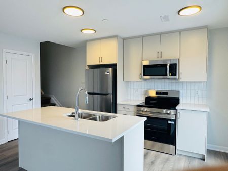 For Lease - 401 Glenroy Gilbert Drive Unit# 26, Barrhaven, Ontario - Photo 2