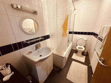 1 bedroom in a house share to rent - Photo 4