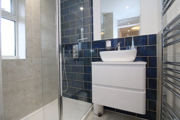 Broadwater Crescent, Stevenage, Hertfordshire - Photo 1