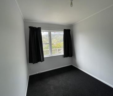 17 Amundsen Grove, Stokes Valley - Photo 2