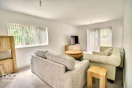 4 bedroom detached house to rent - Photo 2