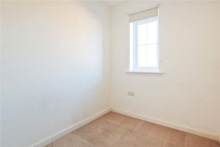 3 bedroom end of terrace house to rent - Photo 4