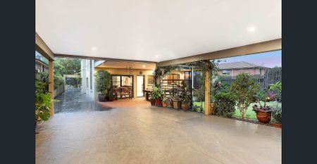 Grand family residence combines luxury with boundless space and privacy - Photo 4