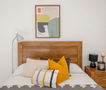 Fully furnished apartment with pool views in Glebe - Photo 6