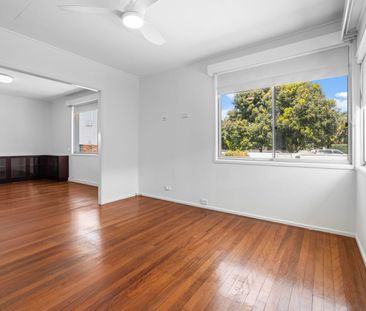 Stylish & Spacious Bayside Living - Includes utilities - Photo 5