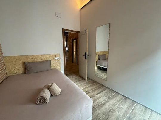 Travessera de Gràcia, Barcelona, Catalonia 08024 - Photo 1