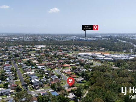 Spacious 2 Bedroom Duplex with Huge Yard & Side Access - Photo 2