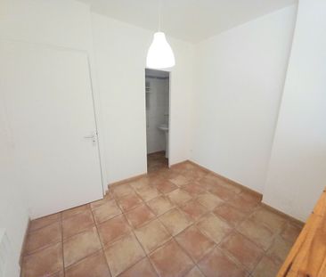 SAINT CHAMAS CENTRE VILLE APPARTEMENT T1, - Photo 2